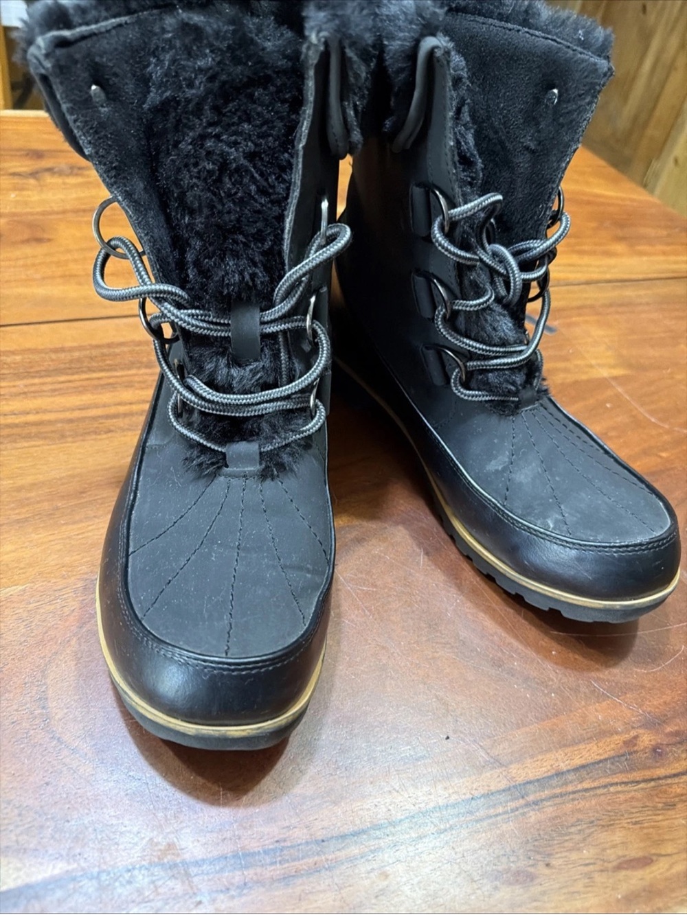 JBU women’s size 11 waterproof winter boots with faux fur